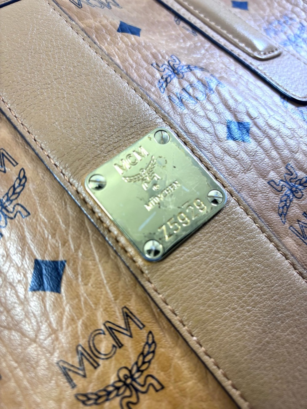 MCM Liz Reversible MD Tote. Cognac/Gold. - Picture 11 of 17